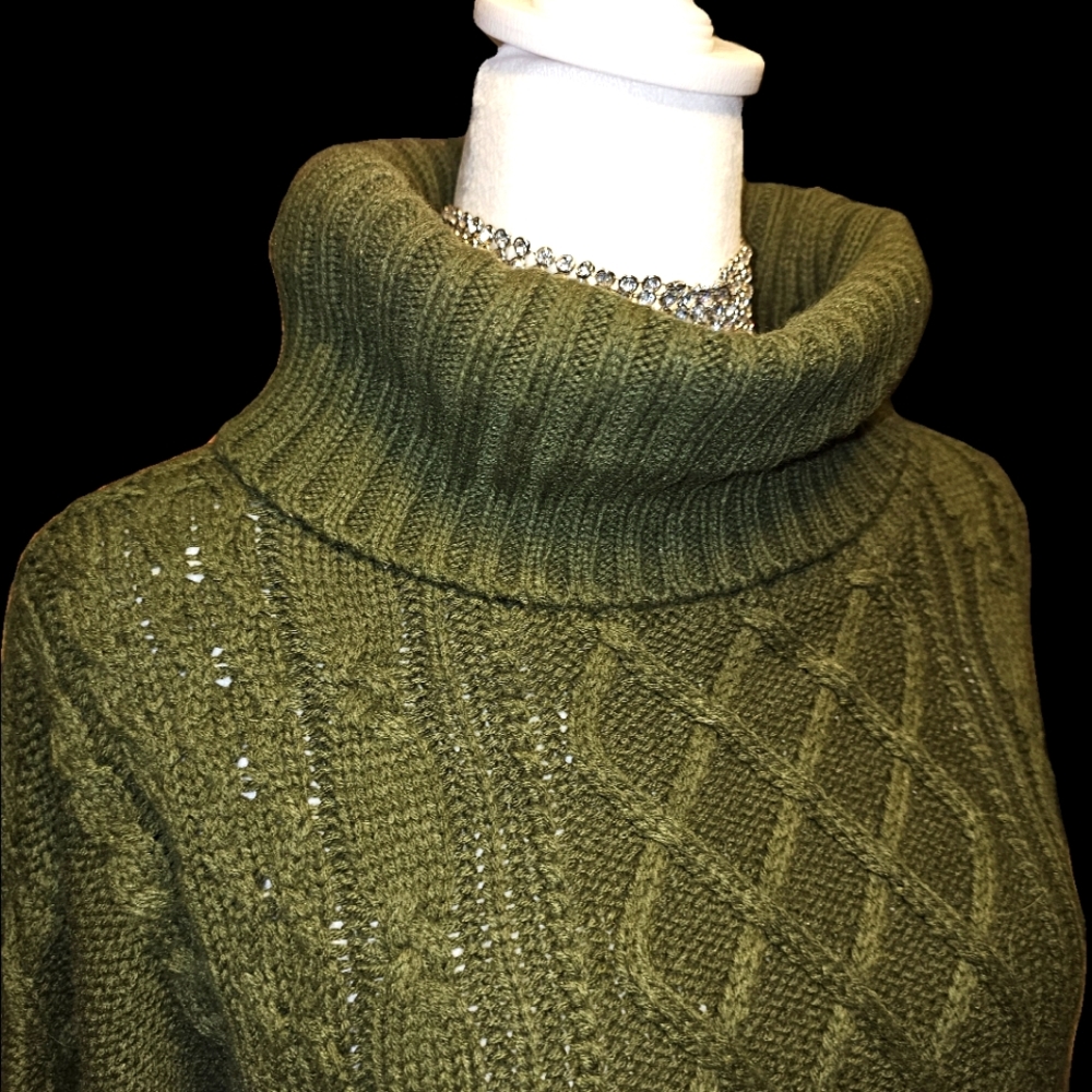 GREEN Turtle Neck Sweater Dress